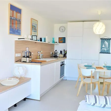 Apartment T2 Climatise Avec Parking A - Fr-1-226b-72 *